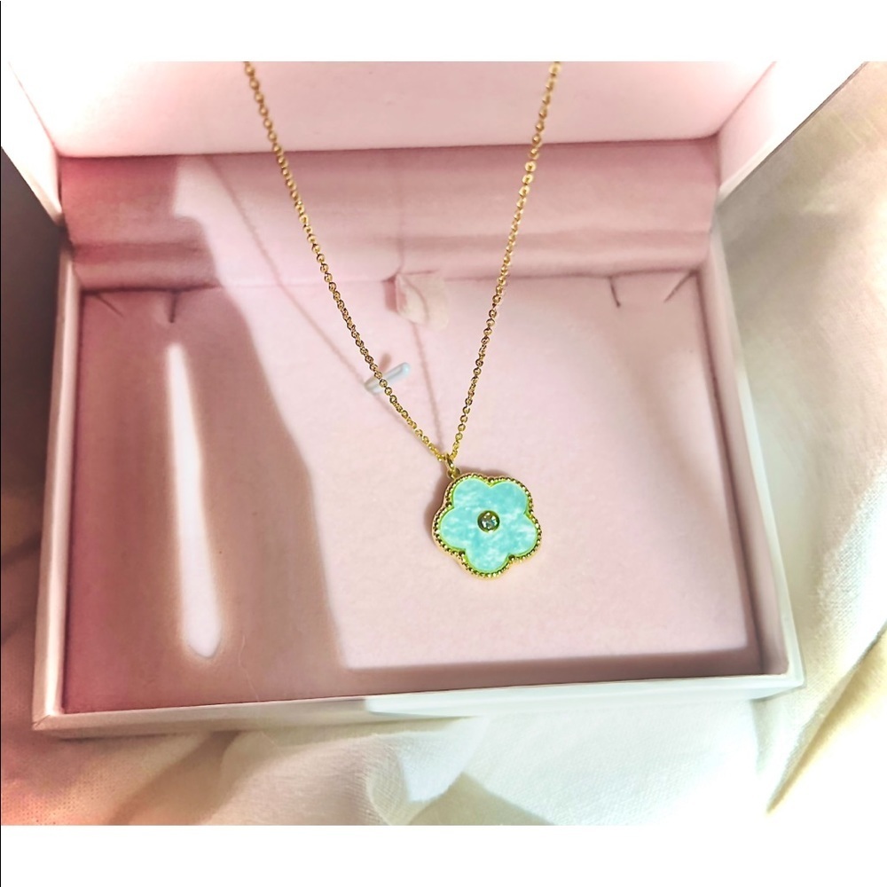 𝅺MOTHER of Pearl Flower Pendant | Gold Plated - Picture 2 of 9